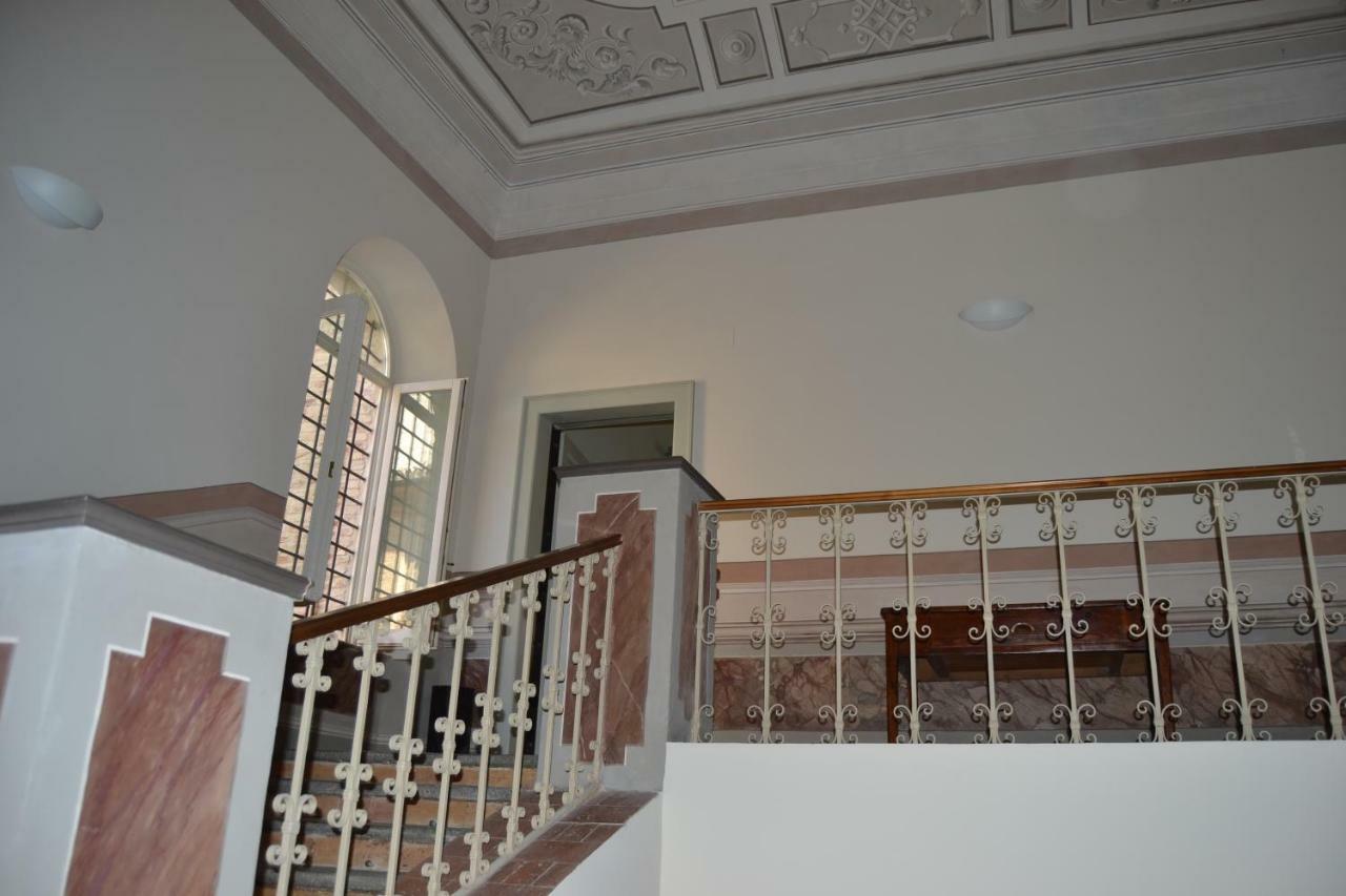 Отель Palazzo Roberti Монте-Сан-Джусто Экстерьер фото
